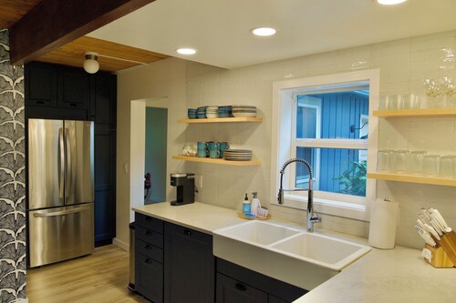 PetOK. WiFi. Parking. W/D. Yard. Netflix