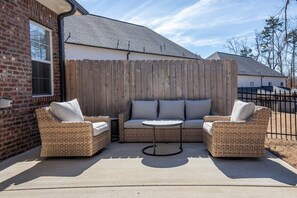 Terrace/patio - The Alexa, 3BR Retreat by Velvet Ditch Villas (Oxford)