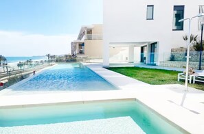 Unclassified image, 5 of 15, button