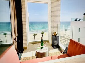 Unclassified image, 4 of 15, button