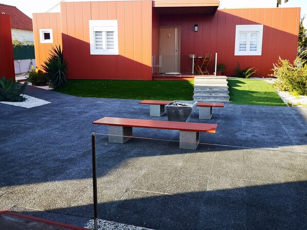 Unclassified image, 1 of 14, button