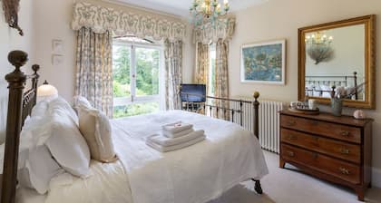 Amberstone Manor - Ten Bedroom Villa, Sleeps 20