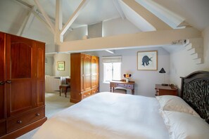 6 bedrooms, iron/ironing board, Internet, bed sheets