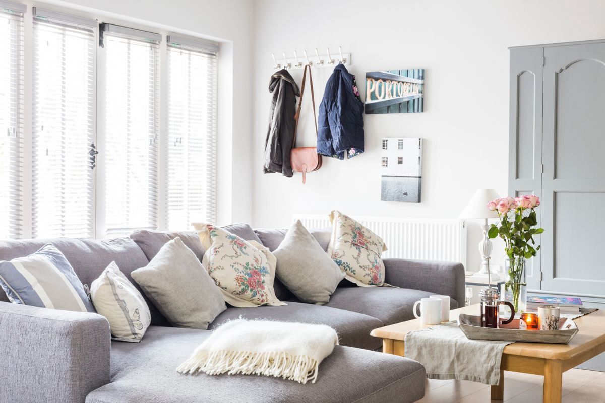 壁炉、DVD 播放器、乒乓球