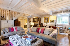 Unclassified image, 2 of 42, button