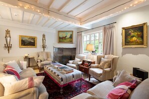 Unclassified image, 5 of 42, button