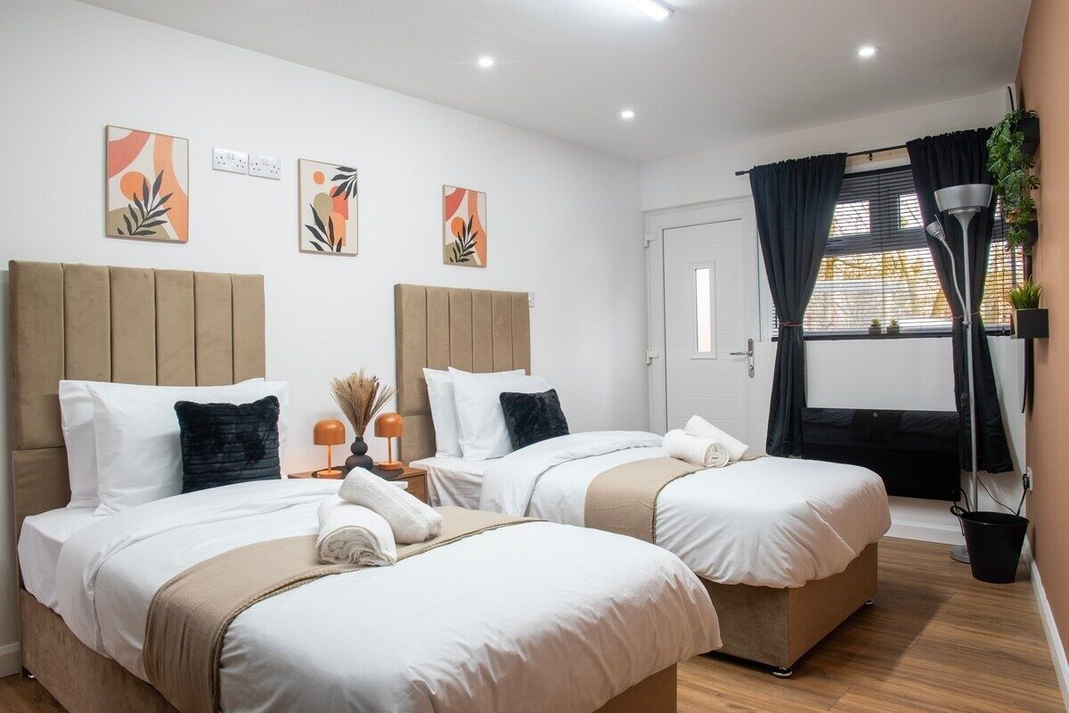 4 bedrooms, internet, bed sheets