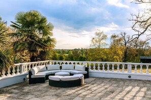 Luokittelematon kuva, 5 kautta 47, painike