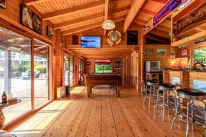 Unclassified image, 4 of 47, button