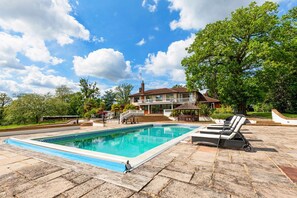 A heated pool - Mimmshall Mansion - Five Bedroom Villa, Sleeps 14 (Potters Bar)