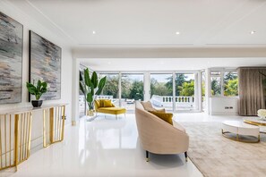 Unclassified image, 2 of 47, button