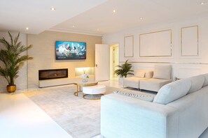 Unclassified image, 3 of 47, button