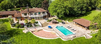Mimmshall Mansion - Five Bedroom Villa, Sleeps 14