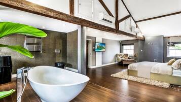 7 bedrooms, iron/ironing board, Internet, bed sheets