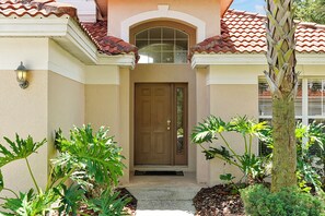 Exterior detail - 5BR Private Pool Home Near Disney | FREE Pool Heat | Gated Resort (Davenport)