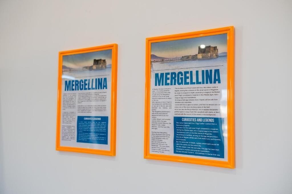 Zwei gerahmte Informationsposter über Mergetrina.