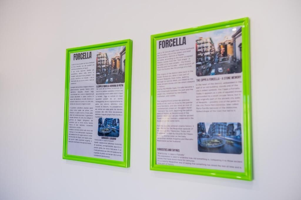 Twee informatieposters over Forcella, waarin de geschiedenis en betekenis worden uitgelicht.