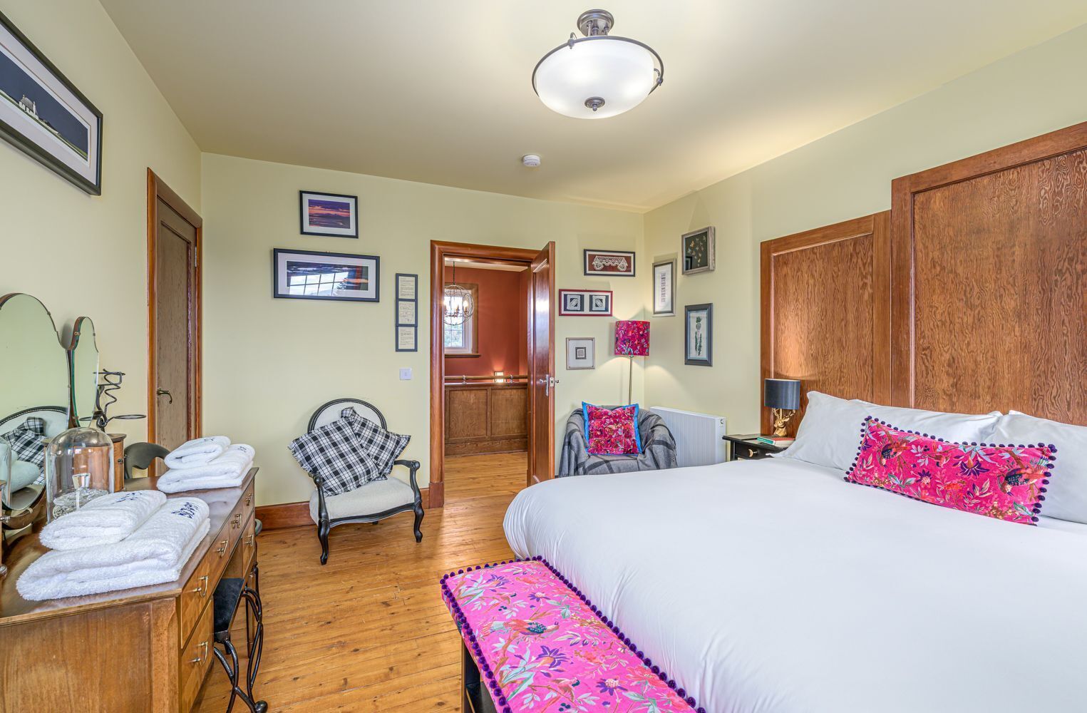 7 bedrooms, iron/ironing board, internet, bed sheets