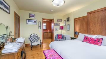 7 bedrooms, iron/ironing board, internet, bed sheets