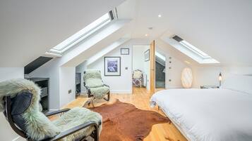 7 bedrooms, iron/ironing board, internet, bed sheets