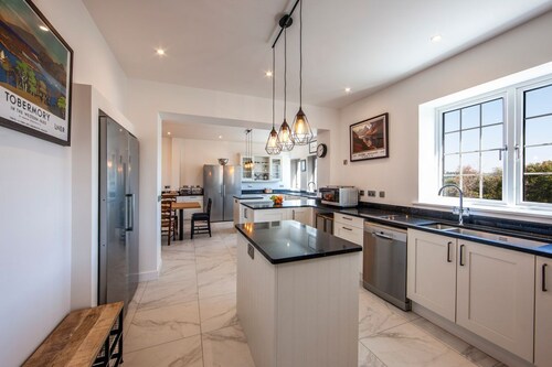 Oban Bay Hall - Seven Bedroom Villa, Sleeps 14