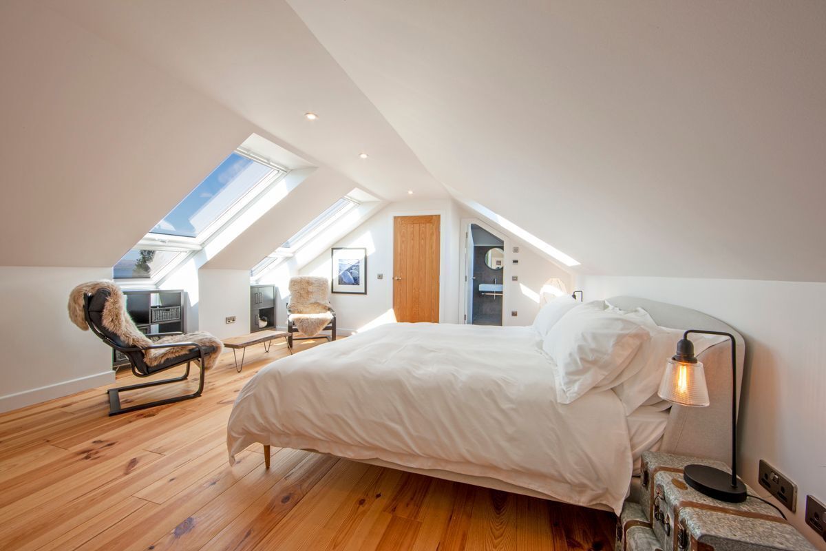 7 bedrooms, iron/ironing board, internet, bed sheets