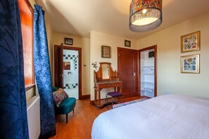 7 habitaciones, tabla de planchar con plancha, internet y ropa de cama 