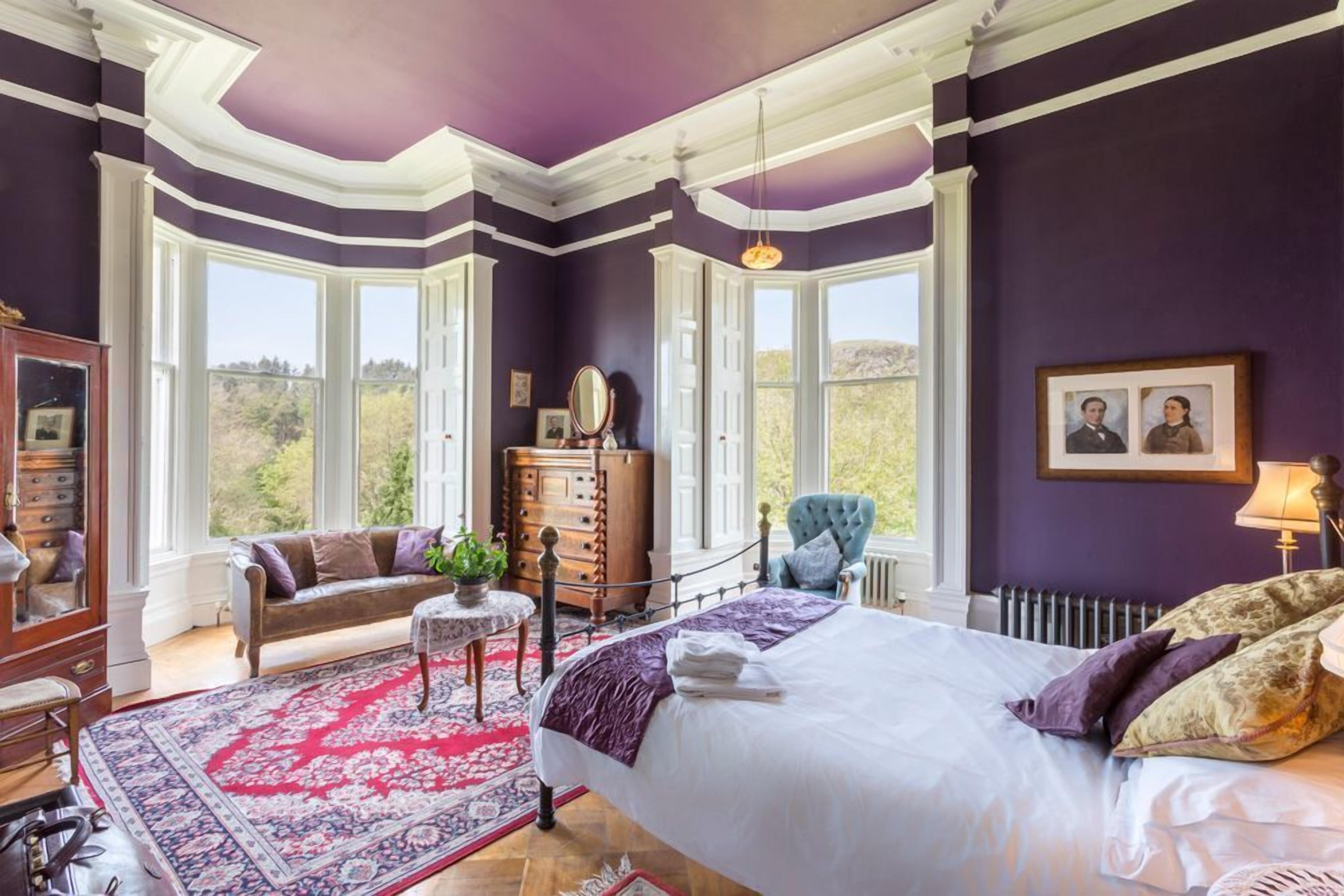 12 bedrooms, iron/ironing board, internet, bed sheets