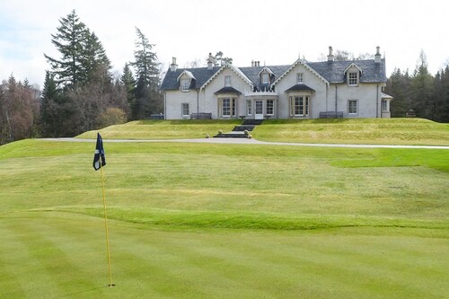 Spey Valley House - Acht Schlafzimmer Villa, Schläft 16