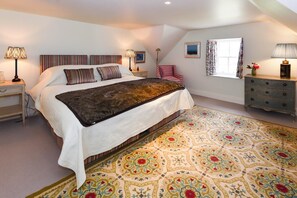 8 bedrooms, iron/ironing board, internet, bed sheets