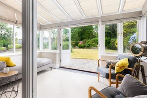 Smart TV, fireplace, table football, ping pong