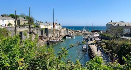 Sea Mist House - Six Bedroom Villa, Sleeps 14