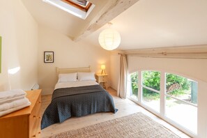 8 habitaciones, tabla de planchar con plancha, internet y ropa de cama 