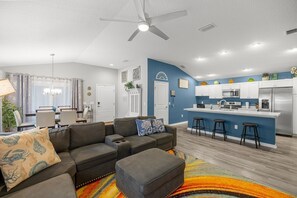 TV - Luxe 2BR in The Villages | Mins to Eastport Sq. (The Villages)