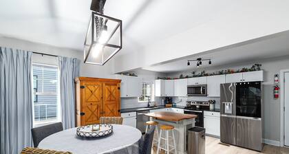 Private Updated Home W/ Dedicated Work Space - Close to Downtown