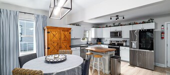 Private Updated Home W/ Dedicated Work Space - Close to Downtown