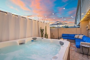 Terrace/patio - Prime location in Old Town Scottsdale with private hot tub and cozy patio! (Scottsdale)