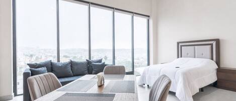 1 habitación, escritorio, tabla de planchar con plancha y wifi