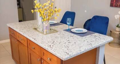 Blue Apartment-3 Miles to the Buccaneers Stadium