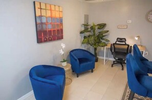 Interior - Blue Apartment-3 Miles to the Buccaneers Stadium (Tampa)