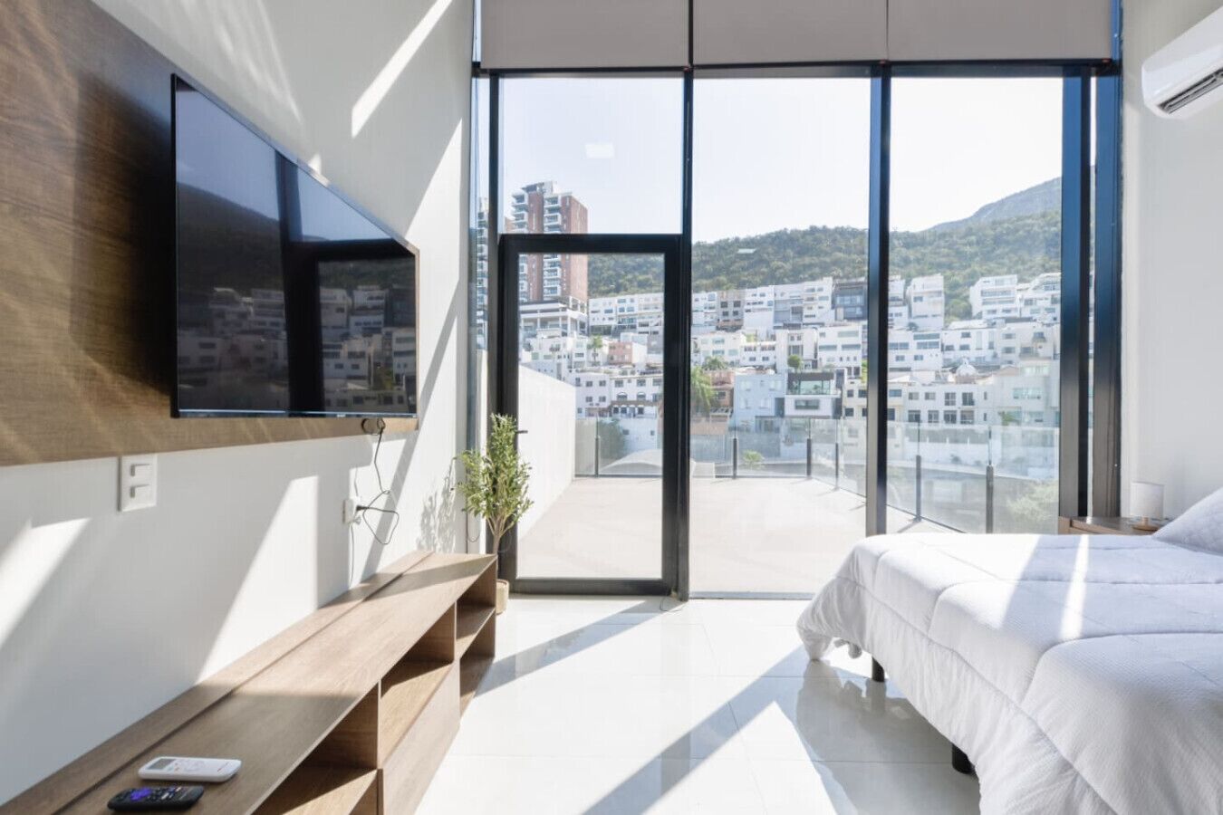 1 bedroom, desk, iron/ironing board, WiFi