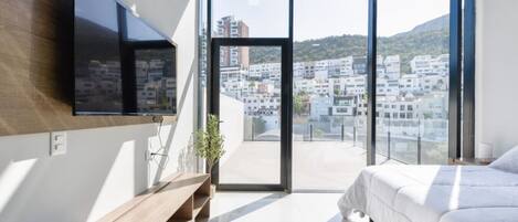 1 bedroom, desk, iron/ironing board, WiFi