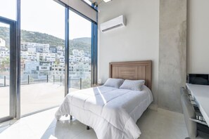 1 bedroom, desk, iron/ironing board, WiFi - 1 Queen, Wifi, Parking, Terrace - 2 people (Monterrey)