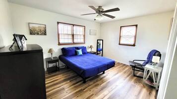 3 bedrooms, desk, iron/ironing board, free WiFi