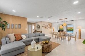 TV - Casa Tulum | Heated Pool • BBQ • Family & Friends (Miami)