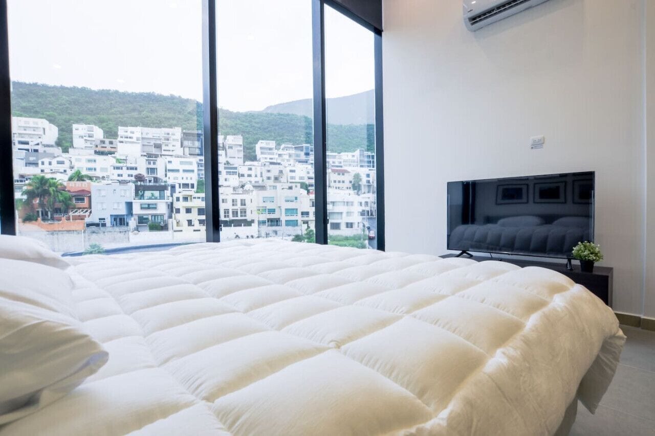 1 habitación, escritorio, tabla de planchar con plancha y wifi 