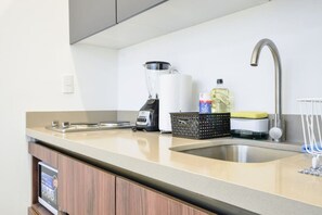 Fridge, microwave, coffee/tea maker, cookware/dishes/utensils - ¡Moderno Loft en San Jerónimo! Cama King + Wifi (Monterrey)