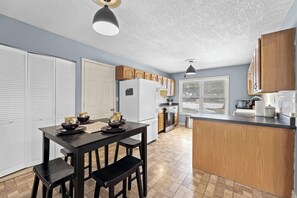 Unclassified image, 4 of 37, button