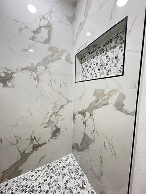 Unclassified image, 3 of 11, button - Estudio luminoso y cómodo-D (North Las Vegas)