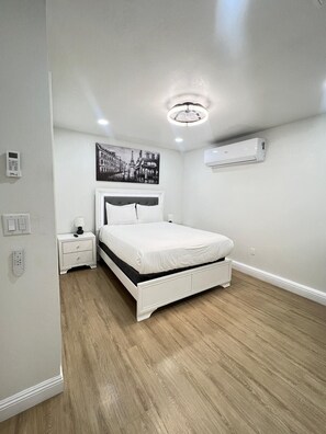 Unclassified image, 5 of 11, button - Estudio luminoso y cómodo-D (North Las Vegas)